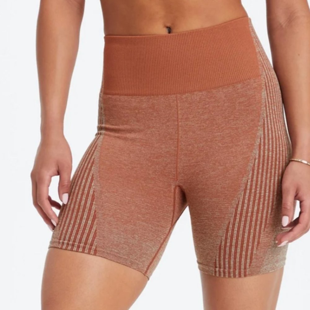 Fabletics Ombre Seamless Ultra High-Waisted 6" Short